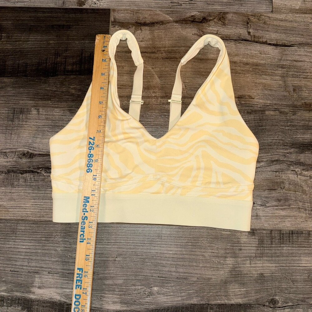 Fabletics Women’s Size Medium All Day Every Day Sports Bra Yellow Zebra Stripe - Picture 4 of 4
